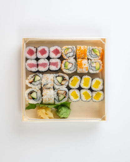 7"x7" Standard Balsa Wood Tray with Clear PET Lid